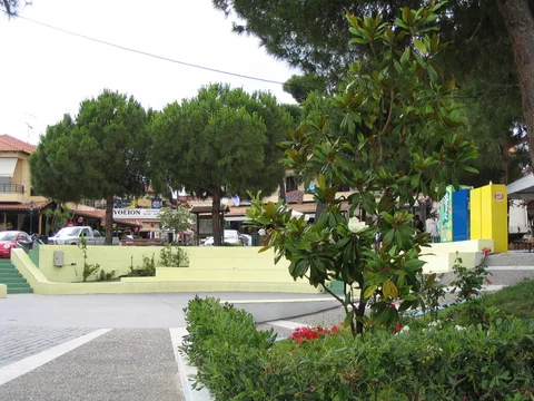Greenery and village centre in Chaniotis